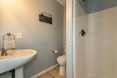 Bath - 795 Meadowlark Rd, Painesville, OH 44077 photo 1 of 9