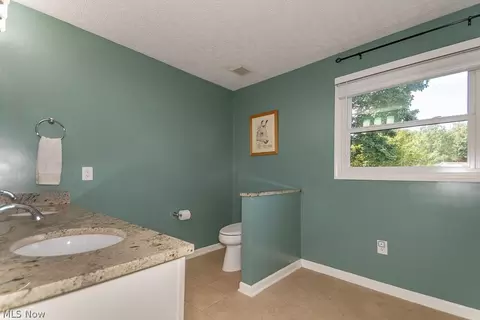 Bath - 795 Meadowlark Rd, Painesville, OH 44077 photo 6 of 9