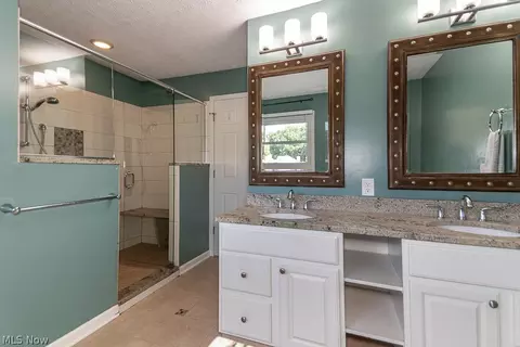 Bath - 795 Meadowlark Rd, Painesville, OH 44077 photo 7 of 9