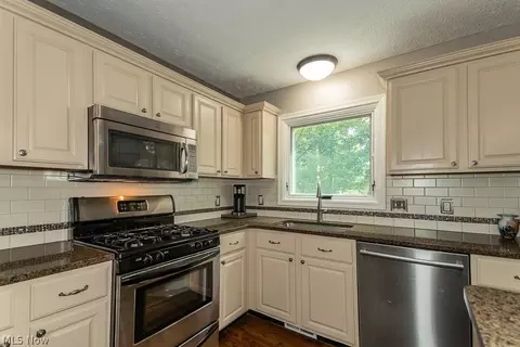 Kitchen - 795 Meadowlark Rd, Painesville, OH 44077 photo 2 of 4
