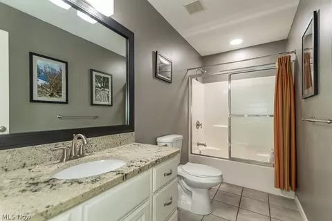 Bath - 795 Meadowlark Rd, Painesville, OH 44077 photo 3 of 9