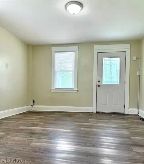 Living - 1733 Robindale St, Wickliffe, OH 44092 photo 2 of 4