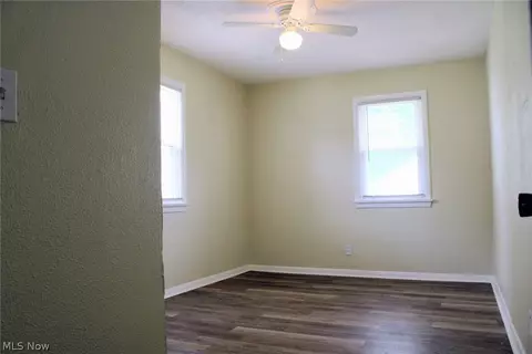 Bedroom - 1733 Robindale St, Wickliffe, OH 44092 photo 2 of 4