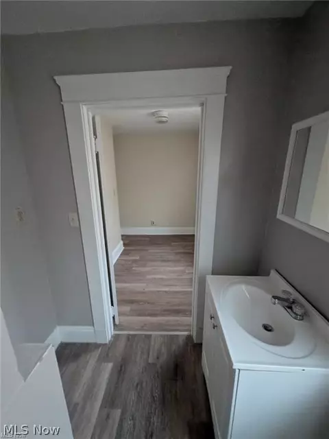 Entry Way - 1733 Robindale St, Wickliffe, OH 44092 photo 3 of 5