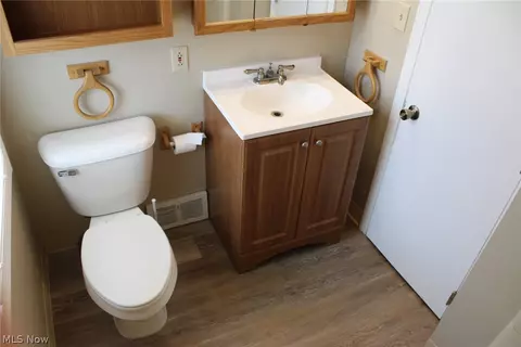 Bath - 1733 Robindale St, Wickliffe, OH 44092 photo 2 of 4