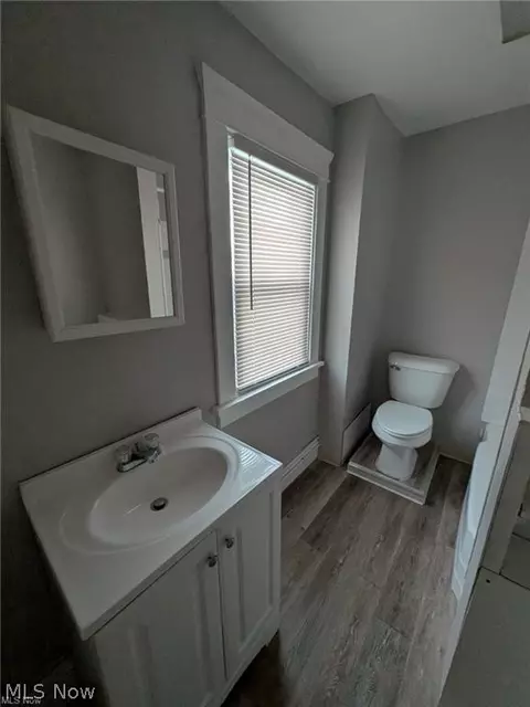 Bath - 1733 Robindale St, Wickliffe, OH 44092 photo 4 of 4
