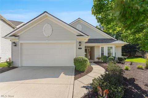15249 Oak Hollow Ln, Strongsville, OH 44149
