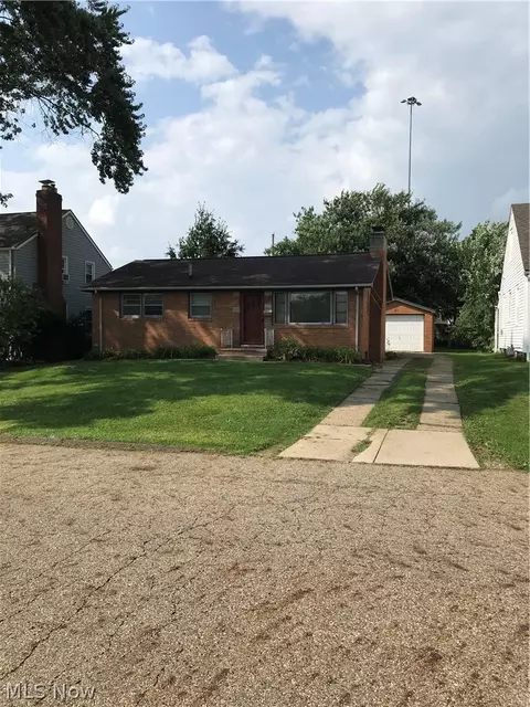 1017 Milford St NE, Canton, OH 44714