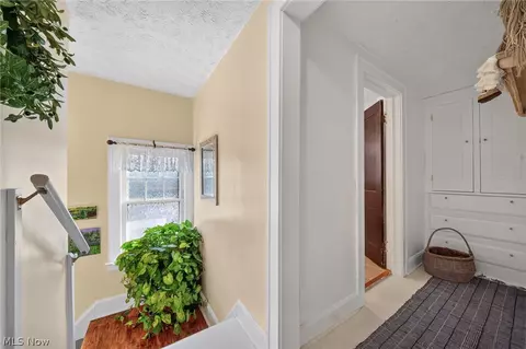 Entry Way - 5637 Shepard Rd, Ashtabula, OH 44004 photo 1 of 2
