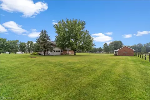 Exterior - 42479 Adelbert St, Elyria, OH 44035 photo 8 of 10