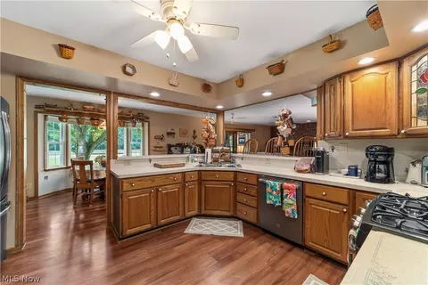Kitchen - 42479 Adelbert St, Elyria, OH 44035 photo 2 of 4