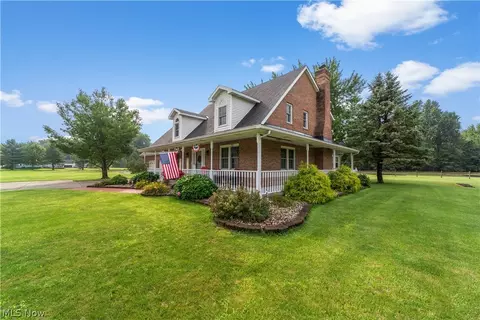 Exterior - 42479 Adelbert St, Elyria, OH 44035 photo 4 of 10