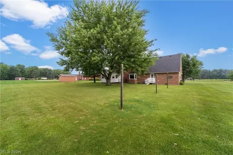 Exterior - 42479 Adelbert St, Elyria, OH 44035 photo 7 of 10