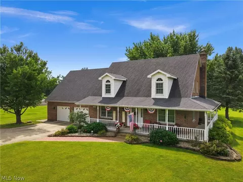 Exterior - 42479 Adelbert St, Elyria, OH 44035 photo 2 of 10