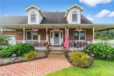 Exterior - 42479 Adelbert St, Elyria, OH 44035 photo 3 of 10