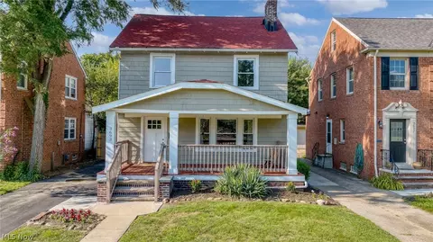 3693 Silsby Rd, University Heights, OH 44118