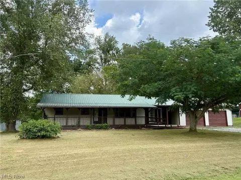 950 Federal Rd, Little Hocking, OH 45742