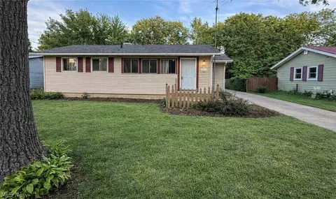 2426 Montgomery Ave NW, Warren, OH 44485