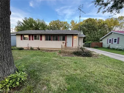 2426 Montgomery Ave NW, Warren, OH 44485