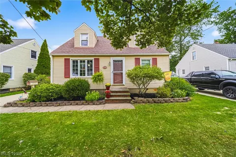 37301 Park Ave, Willoughby, OH 44094
