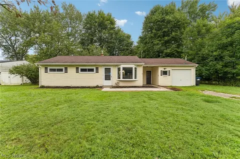 1994 Pinewood Dr, Brunswick, OH 44212