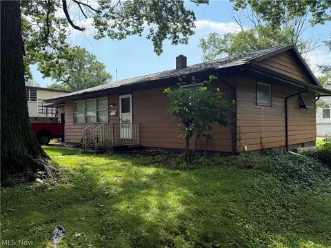 846 2nd St SE, New Philadelphia, OH 44663