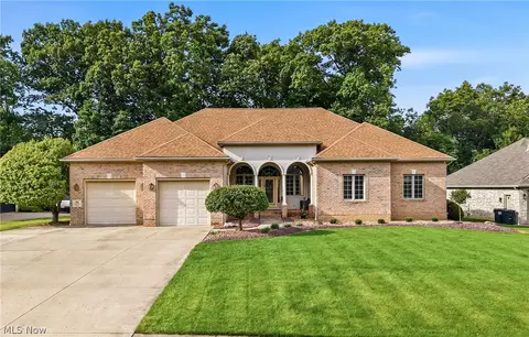 40 White Oak Ct, Canfield, OH 44406