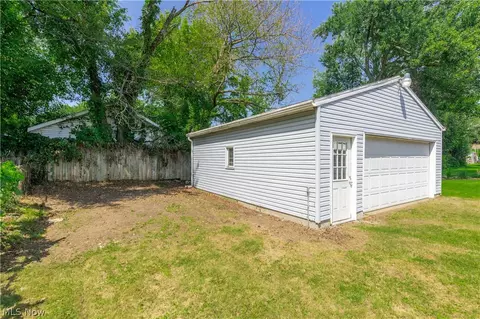 324 Montrose Ave, Akron, OH 44310 photo 31