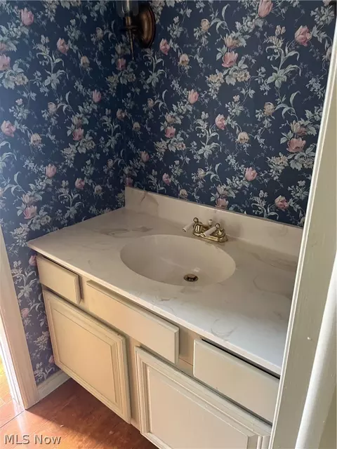 Bath - 4375 Devonshire Dr, Boardman, OH 44512 photo 1 of 2
