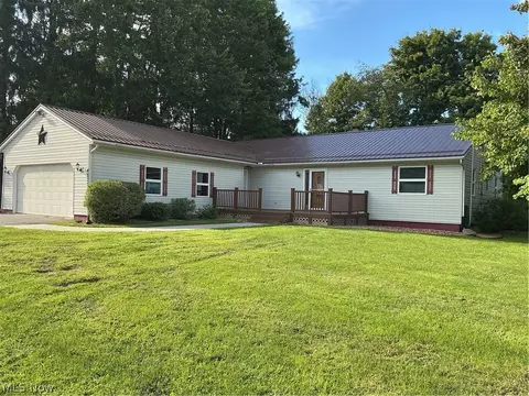 4237 Fairfield School Rd, Leetonia, OH 44431