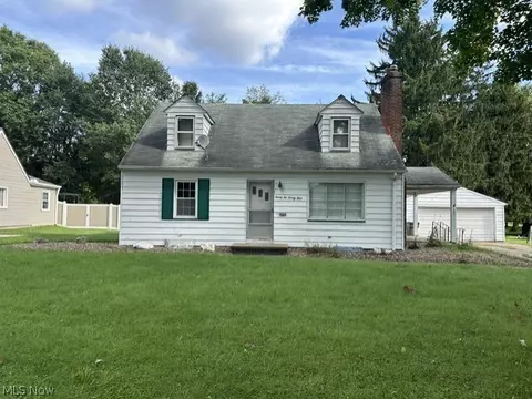 2224 Coral Sea, Youngstown, OH 44511