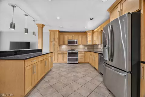 Kitchen - 6613 Brookside Rd, Independence, OH 44131 photo 4 of 5