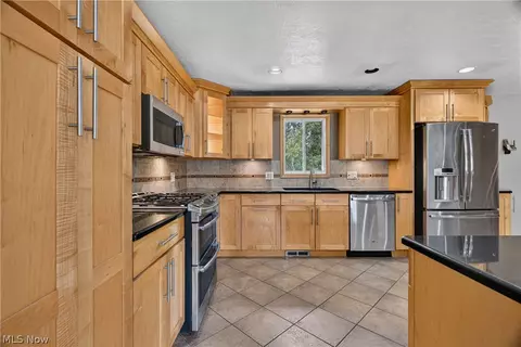 Kitchen - 6613 Brookside Rd, Independence, OH 44131 photo 5 of 5