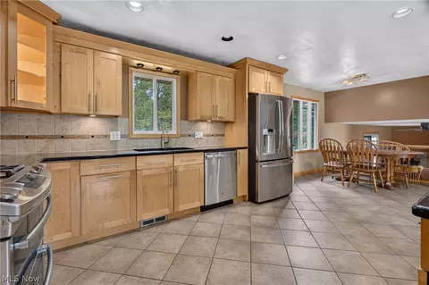 Kitchen - 6613 Brookside Rd, Independence, OH 44131 photo 3 of 5