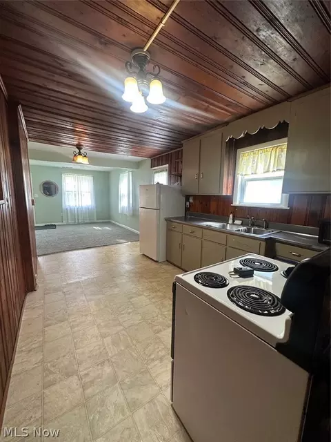 Kitchen - 550 Upton Ave, Akron, OH 44310 photo 1 of 2
