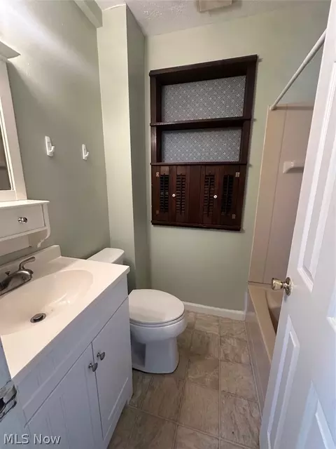 Bath - 550 Upton Ave, Akron, OH 44310 photo 1 of 1