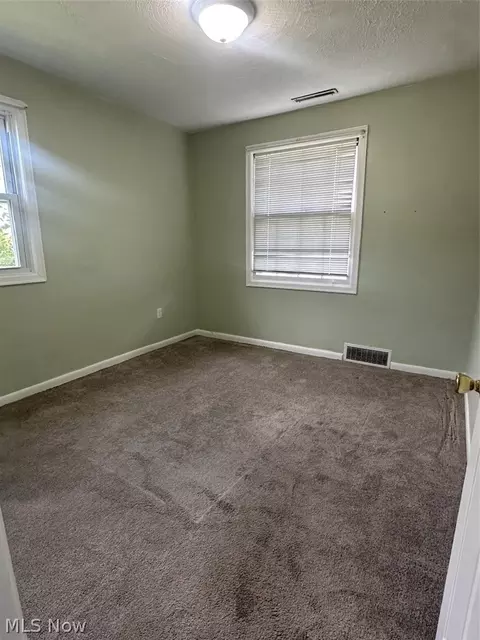 Bedroom - 550 Upton Ave, Akron, OH 44310 photo 1 of 2