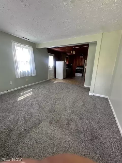 Living - 550 Upton Ave, Akron, OH 44310 photo 2 of 2