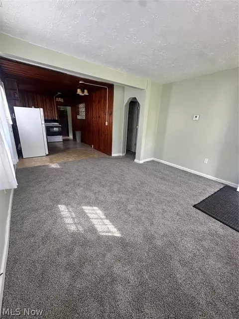 Living - 550 Upton Ave, Akron, OH 44310 photo 1 of 2