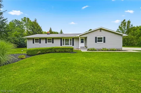 9225 Willson Dr, Chagrin Falls, OH 44023