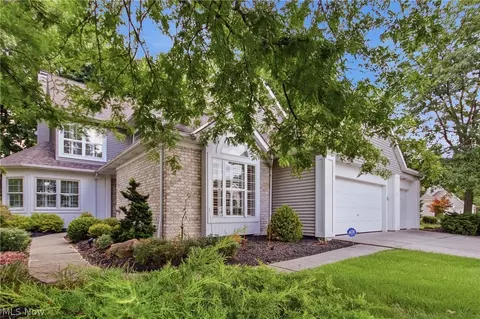 3743 Camden Ct # 27, Westlake, OH 44145