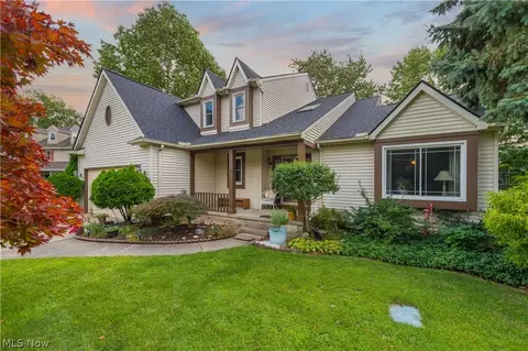 817 Quail Hollow Cir, Avon Lake, OH 44012