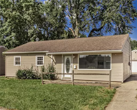 2215 Willowrow Ave NE, Canton, OH 44705