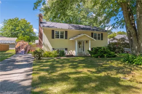 782 Pasadena Ave, Sheffield Lake, OH 44054