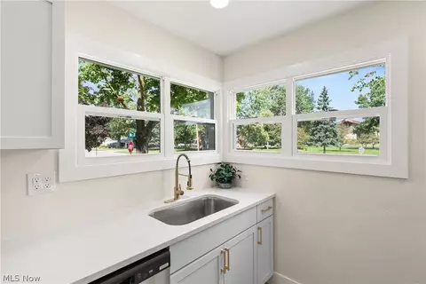 Kitchen - 399 Olive St, Elyria, OH 44035 photo 5 of 6