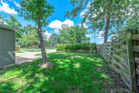 Exterior - 399 Olive St, Elyria, OH 44035 photo 6 of 10