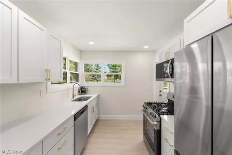 Kitchen - 399 Olive St, Elyria, OH 44035 photo 2 of 6