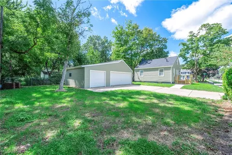 Exterior - 399 Olive St, Elyria, OH 44035 photo 4 of 10