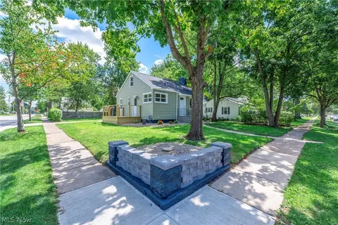 Exterior - 399 Olive St, Elyria, OH 44035 photo 5 of 10