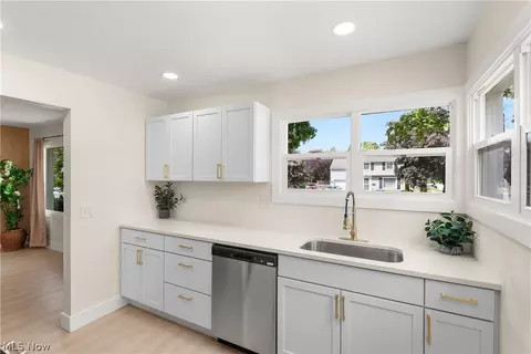 Kitchen - 399 Olive St, Elyria, OH 44035 photo 3 of 6